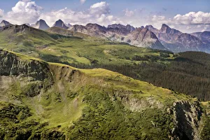 Images Dated 17th January 2022: USA, Colorado, San Juan Mountains. Grenadier Range mountain landscape