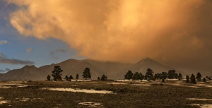 Images Dated 15th March 2014: USA, Colorado, South Park. A cloudy winter sunset