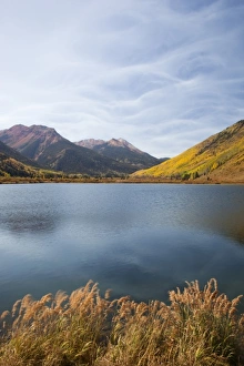 Images Dated 26th September 2009: USA, Colorado, Uncompahgre National Forest, along highway 550, Crystal Lake and Red