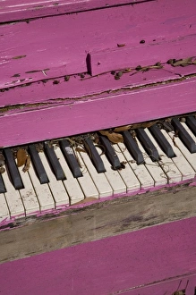 Darien Prints: USA, Darien. Old weathered pink piano. (PR)