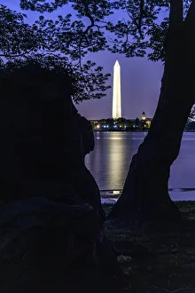 Images Dated 4th November 2021: Usa, District of Columbia. Washington Monument in evening light