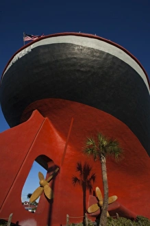 USA, Florida, Florida Panhandle, Panama City Beach, sinking ship motif of the Ripley s