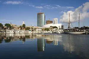 Images Dated 1st January 2007: USA, Florida, Miami: Downtown from Bayside Marketplace / Morning