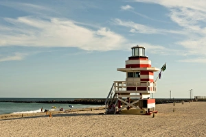Images Dated 10th November 2011: USA, Florida, Miami, South Beach. Lifeguard station on South Beach