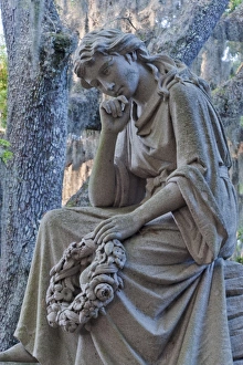 Images Dated 4th April 2012: USA, GA, Savannah, Bonaventure Cemetary, Tomb Statue