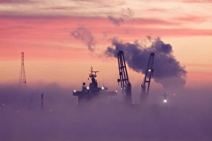 Images Dated 19th January 2010: USA, Georgia, Savannah, Fog at dawn along the Savannah River