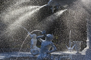 Images Dated 30th October 2013: USA, Georgia, Savannah, fountain in Forsyth Park