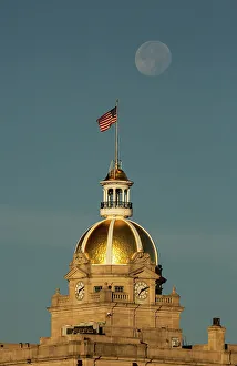 Images Dated 19th March 2022: USA, Georgia, Savannah. Moon setting over gold dome at City Hall