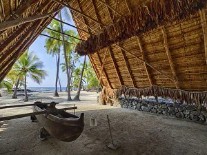 Images Dated 23rd January 2017: USA, Hawaii, Big Island. Canoe on display inside the Halau thatched A-frame structure