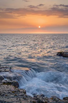 USA, Hawaii, Big Island of Hawaii. Wawaloli Beach Park, Sunset highlights ocean waves