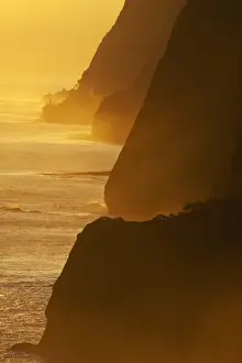 Images Dated 13th January 2009: USA, Hawaii, Big Island, Sunrise from Sea Cliffs at Pololu lookout