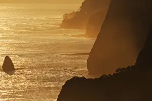 Images Dated 13th January 2009: USA, Hawaii, Big Island, Sunrise from Sea Cliffs at Pololu lookout