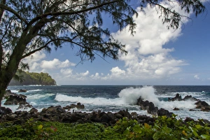 Promontory Prints: USA, Hawaii, The Big Island. Wave crashing on shore rocks of Laupahoehoe Park. Credit as