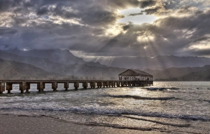 Images Dated 2nd February 2011: USA; Hawaii; Maui; Hanalei; Hanalei Pier at Sunset