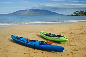 Images Dated 10th March 2009: USA, Hawaii, Maui. Kayaks on Wailea Beach ready to hit the surf
