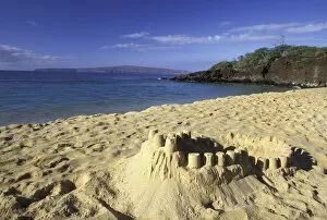 Images Dated 27th May 2004: USA, Hawaii, Maui Sand castle on Makena Beach