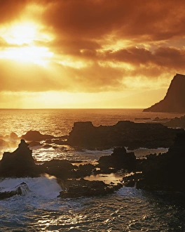 Relaxation Prints: USA, Hawaii, Maui, Sunrise from Nakalele Point