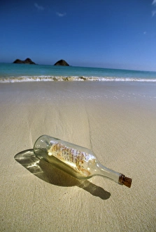 Bottle Prints: USA, Hawaii. Message in a bottle