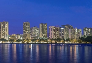 USA, Hawaii, Oahu, Honolulu, Twilight Waikiki