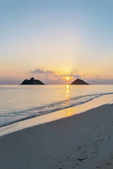 Seashore Prints: USA, Hawaii, Oahu, Lanikai Beach Sunrise