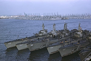 Images Dated 24th July 2007: USA, Hawaii, Oahu, Pearl Harbor. US submarines in Pearl Harbor at the close of WW II