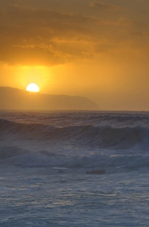 Images Dated 11th January 2010: USA; Hawaii; Oahu; Sunsetting over the Pacific Ocaen