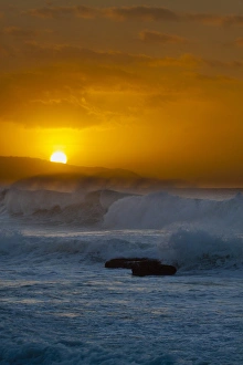 Landform Prints: USA; Hawaii; Oahu; Sunsetting over the Pacific Ocaen