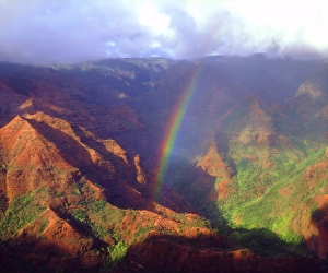 Images Dated 6th May 2014: USA, Hawaii, A rainbow over Waimea Canyon, Kauai