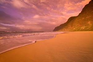 Images Dated 7th December 2004: USA, HI, Kauai, Polihale Beach, South end og the Na Pali Coastline