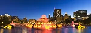 USA, Illinois, Chicago. Clarence Buckingham Memorial Fountain in Grant Park lit at twilight
