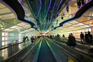 USA, Illinois, Chicago: O Hare International Airport, Commuters (NR) Passageway