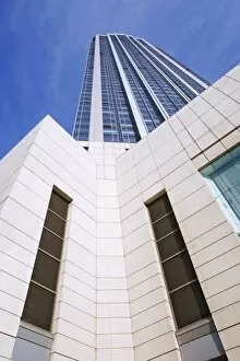 USA, Illinois, Chicago. View of a skyscraper
