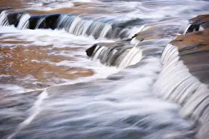 Images Dated 25th October 2011: USA, Indiana. Cataract Falls State Recreation Area in autumn