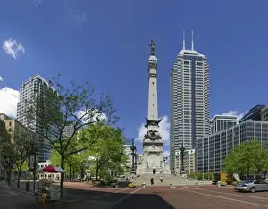 Images Dated 3rd May 2004: USA, Indiana, Indianapolis. Circle Monument in the center of the city