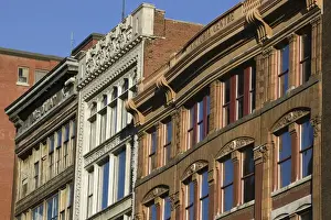 Images Dated 13th October 2006: USA-Indiana-Indianapolis: Downtown- Buildings along East Washington Street