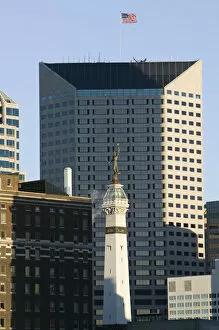 Images Dated 13th October 2006: USA-Indiana-Indianapolis: Downtown- Soldiers & Sailors Monument and One America