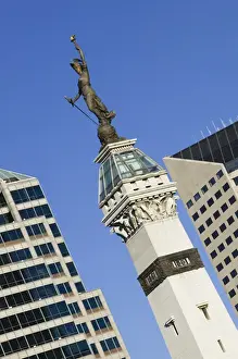 Images Dated 13th October 2006: USA-Indiana-Indianapolis: Downtown- Soldiers & Sailors Monument / Monument Circle