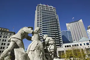 Images Dated 13th October 2006: USA-Indiana-Indianapolis: Downtown- Soldiers & Sailors Monument / Monument Circle