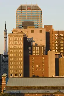Images Dated 13th October 2006: USA-Indiana-Indianapolis: Downtown- View towards Soldiers & Sailors Monument / Sunrise