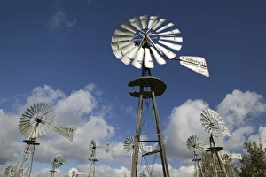 Images Dated 12th October 2006: USA, Indiana, Kendallville: Mid, America Windmill MuseumEarly American Windmills