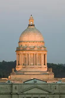 State Capitol Prints: USA-Kentucky-Frankfort: Kentucky State Capitol / Dusk