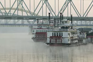 Images Dated 21st October 2006: USA-Kentucky-Newport: Tall Stacks Riverboats / Riverboat Row on the Ohio River / Dawn