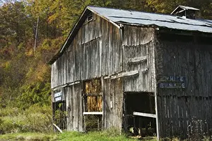 Tobacco Prints: USA-Kentucky-Pine Ridge: Tobacco Drying Shed along Bert Coombs Mountain Parkway