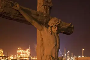 Crucifix Prints: USA, Louisiana, Baton Rouge, Statue of Jesus Christ in Holy Rosary Cemetery near