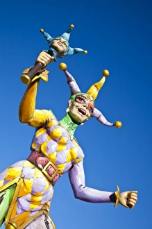 Images Dated 1st November 2009: USA, Louisiana, New Orleans. Riverwalk, Mardi Gras jester statue