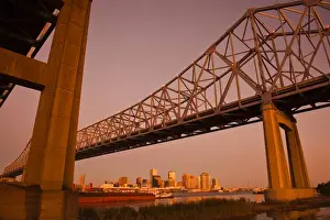 Images Dated 1st November 2009: USA, Louisiana, New Orleans. Skyline from the Greater New Orleans Bridge and Mississippi River
