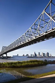 Images Dated 31st October 2009: USA, Louisiana, New Orleans. Skyline from the Greater New Orleans Bridge and Mississippi River