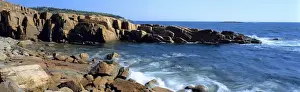 USA, Maine, Acadia NP. Thunderhole encompasses the churning sea in Acadia National Park