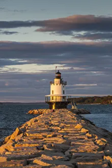 Images Dated 25th September 2016: USA, Maine, Portland, Spring Point Ledge Lighthouse, sunset
