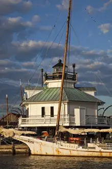 Images Dated 9th October 2009: USA, Maryland, St. Michaels. Eastern Shore of Chesapeake Bay